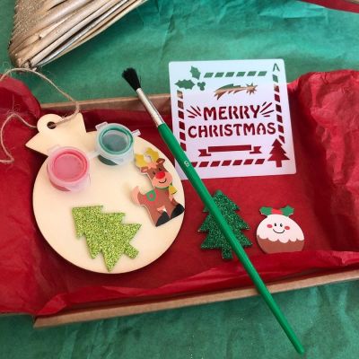 DECORATE YOUR OWN WOODEN BAUBLE CRAFT SET