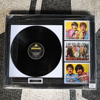 GENUINE THE BEATLES SGT PEPPER VINYL ART