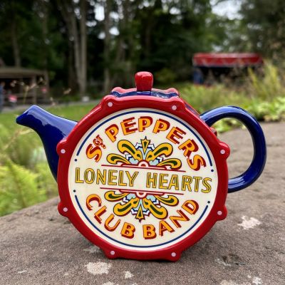 SGT PEPPER DRUM SHAPED TEAPOT